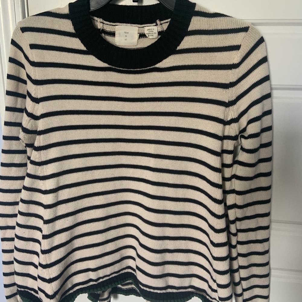 Urban Outiftters Sweater🌻